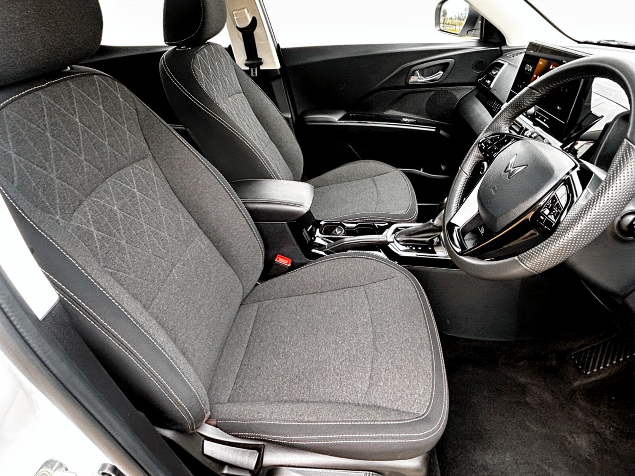 Mahindra XUV 3XO 1.2T AX5 AUTO