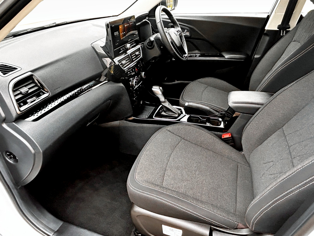 Mahindra XUV 3XO 1.2T AX5 AUTO