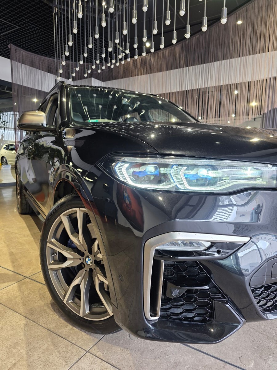 BMW X7 M50D