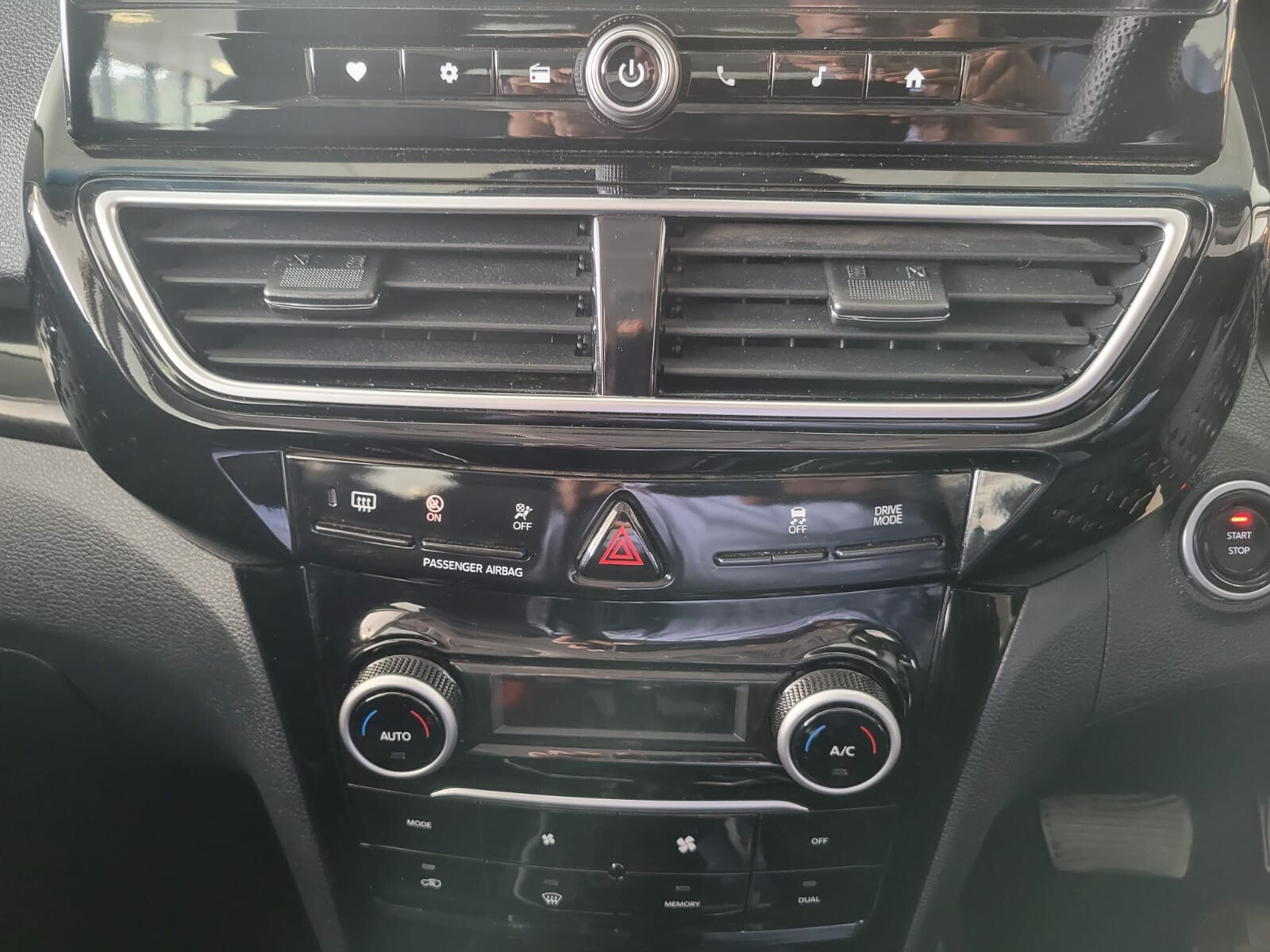 Mahindra XUV 3XO 1.2T AX5 AUTO