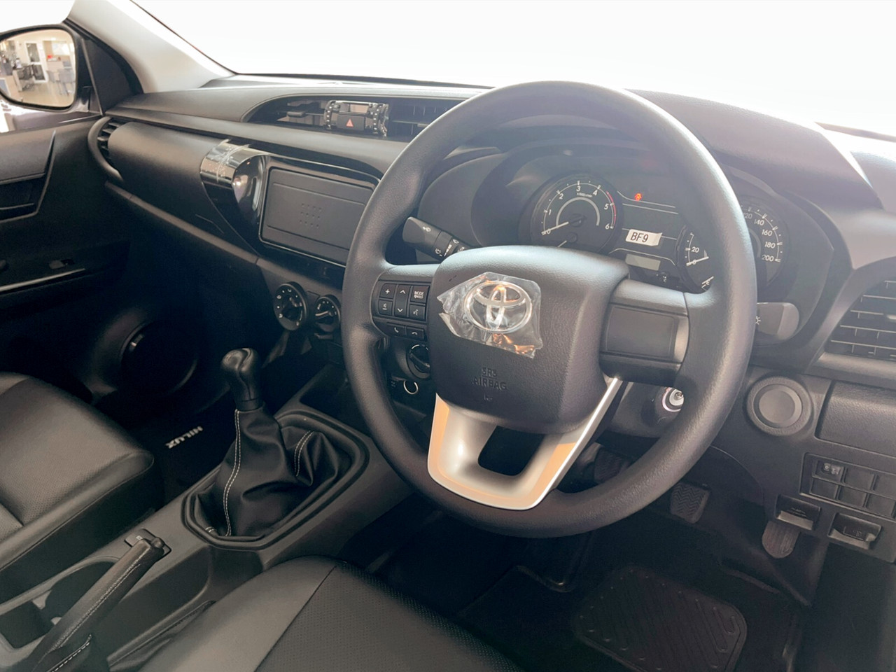 Toyota Hilux 2.4GD-6 SINGLE CAB 4X4 SR