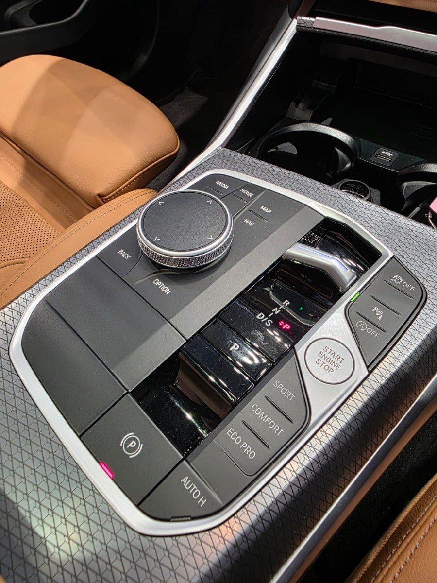 BMW 3 Series 320i M SPORT A/T