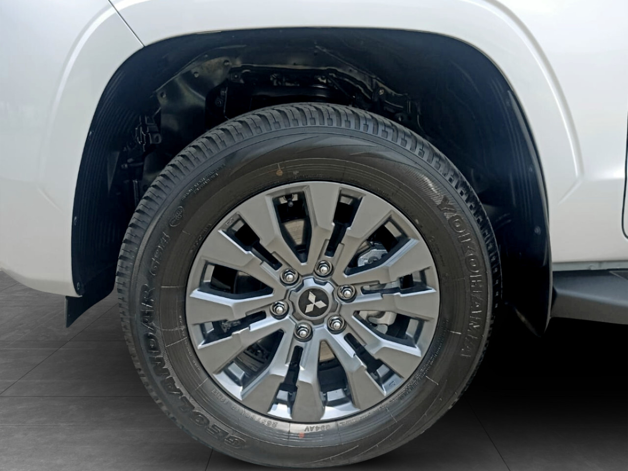 Mitsubishi TRITON 2.4DI-D DOUBLE CAB GLS AUTO