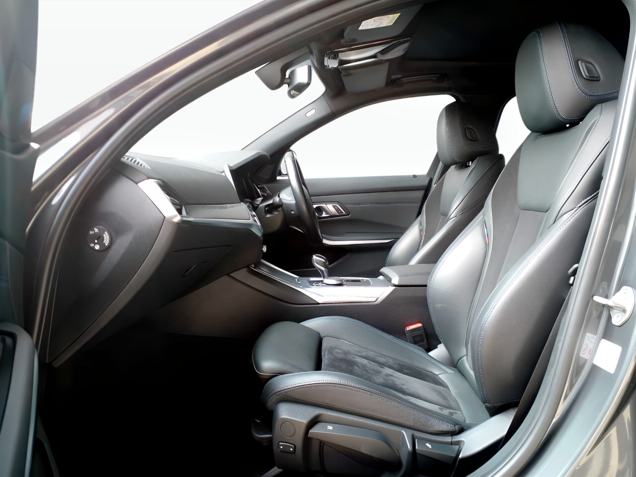 BMW 3 Series 320i M SPORT A/T