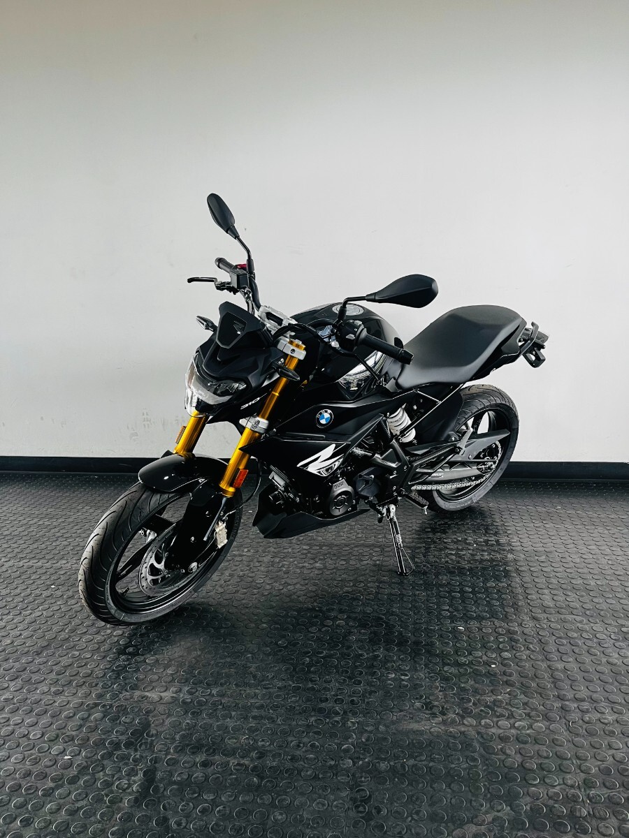 BMW G310 R COSMIC BLACK