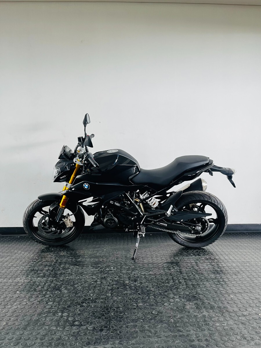 BMW G310 R COSMIC BLACK