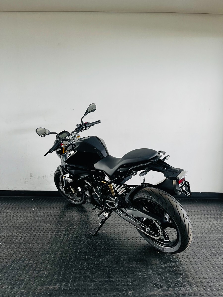 BMW G310 R COSMIC BLACK