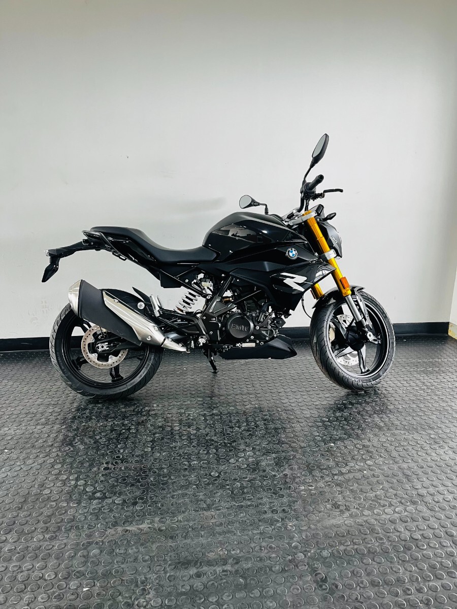 BMW G310 R COSMIC BLACK