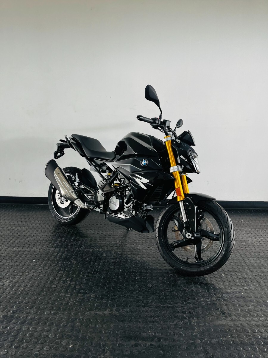 BMW G310 R COSMIC BLACK