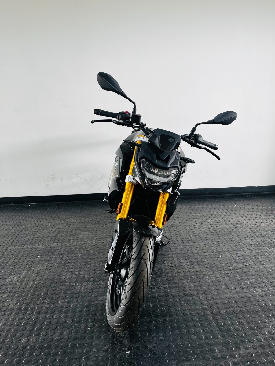 BMW G310 R COSMIC BLACK
