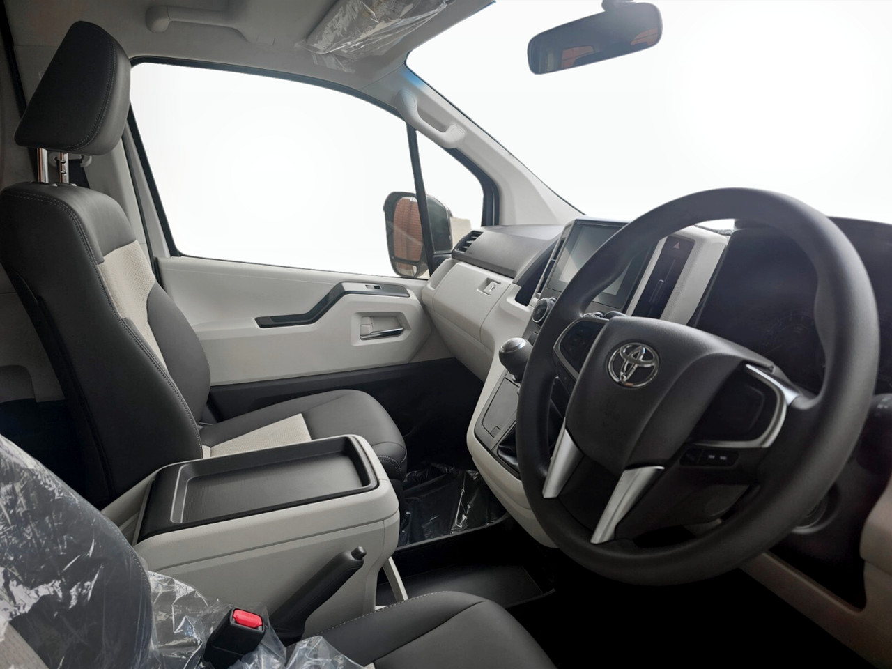 Toyota QUANTUM 2.8 SLWB BUS 14-SEATER GL MANUAL