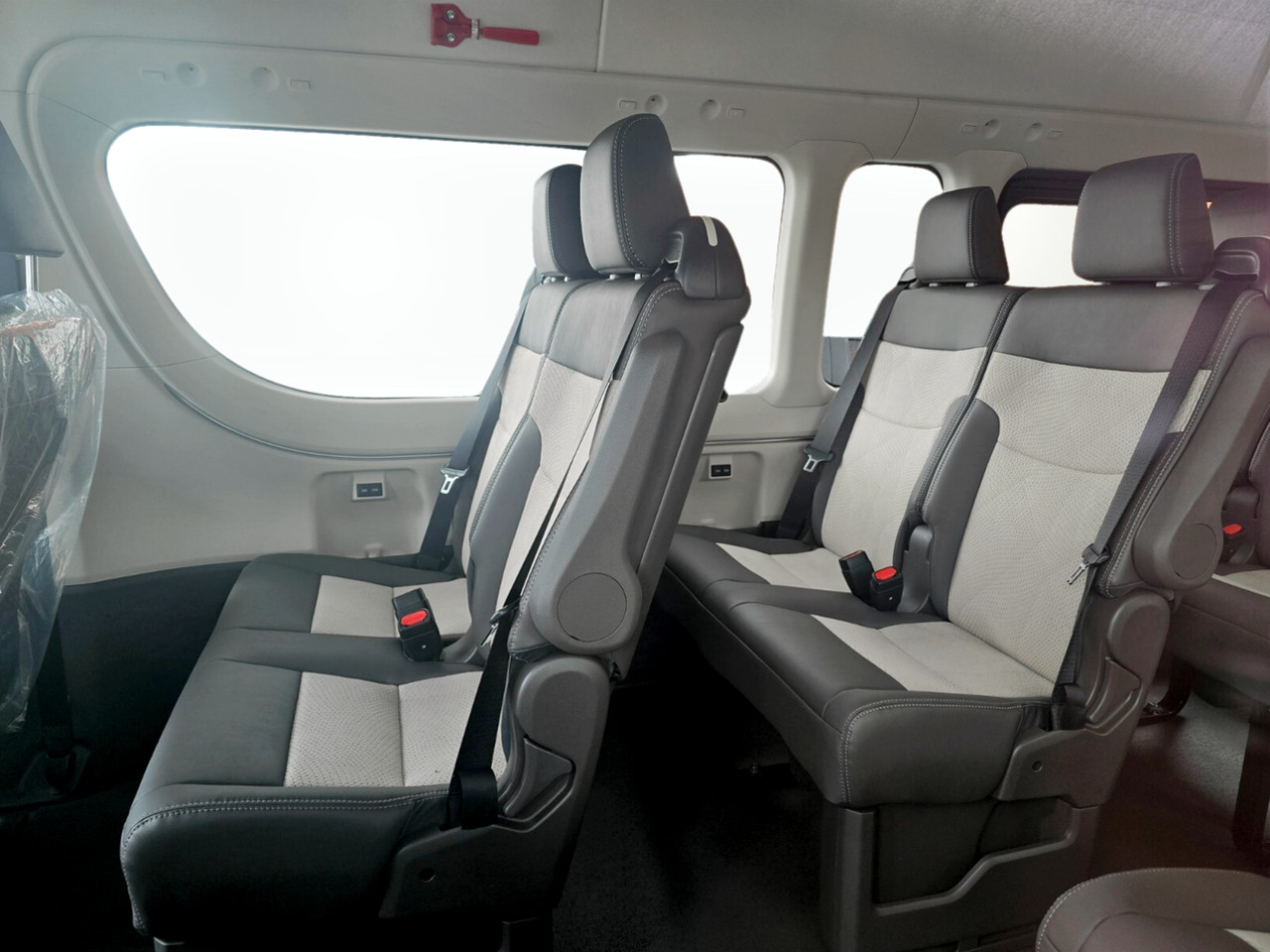 Toyota QUANTUM 2.8 SLWB BUS 14-SEATER GL MANUAL