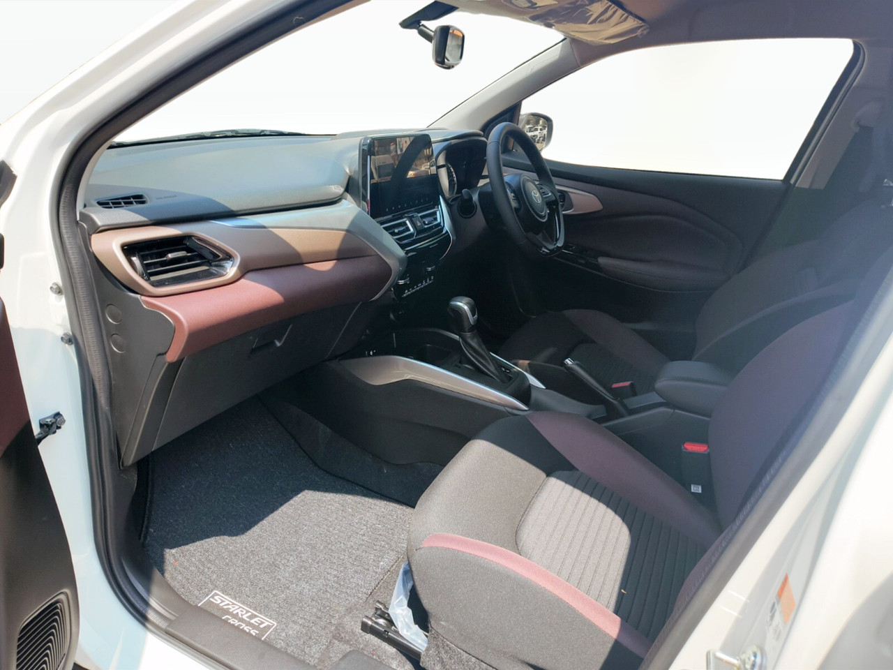 Toyota STARLET CROSS 1.5 XR AUTO