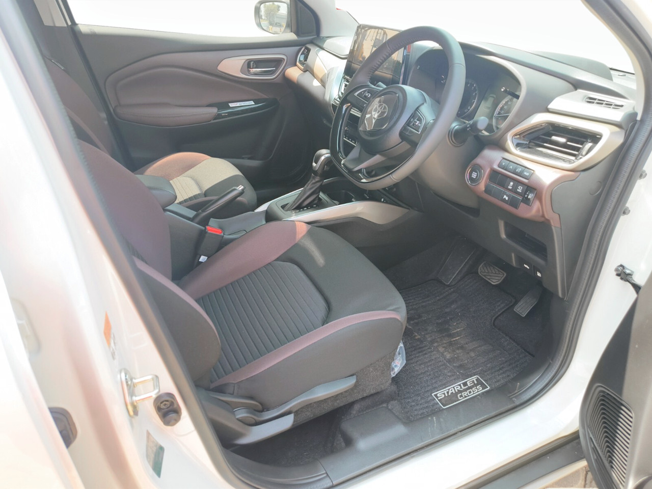 Toyota STARLET CROSS 1.5 XR AUTO