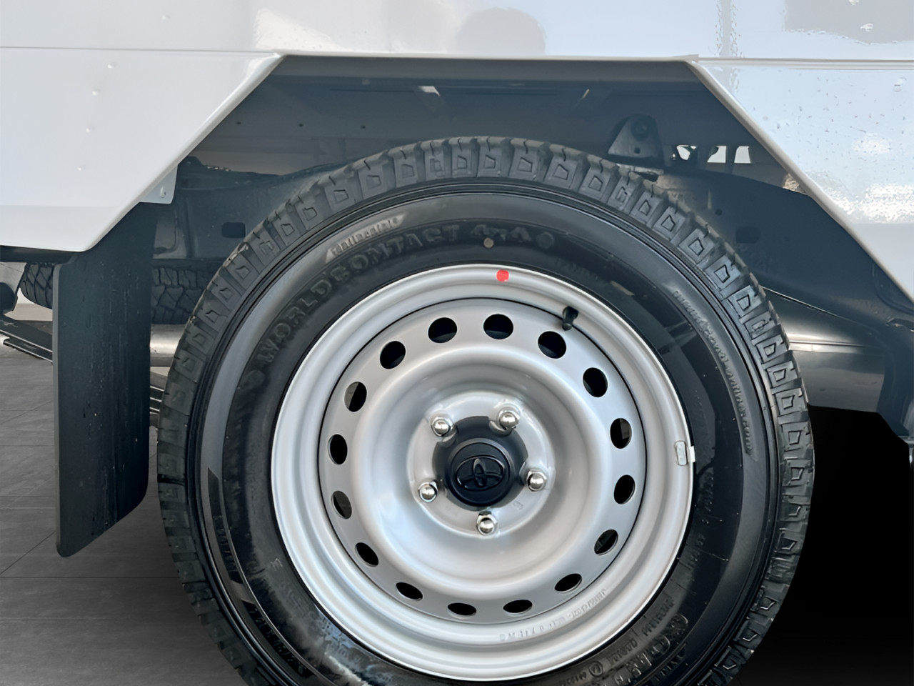 Toyota Hilux 2.4GD SINGLE CAB WITH DRYBOX