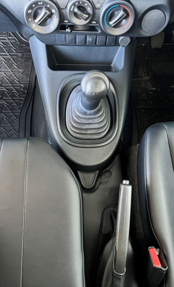 Toyota Hilux 2.4GD SINGLE CAB FLAT DECK