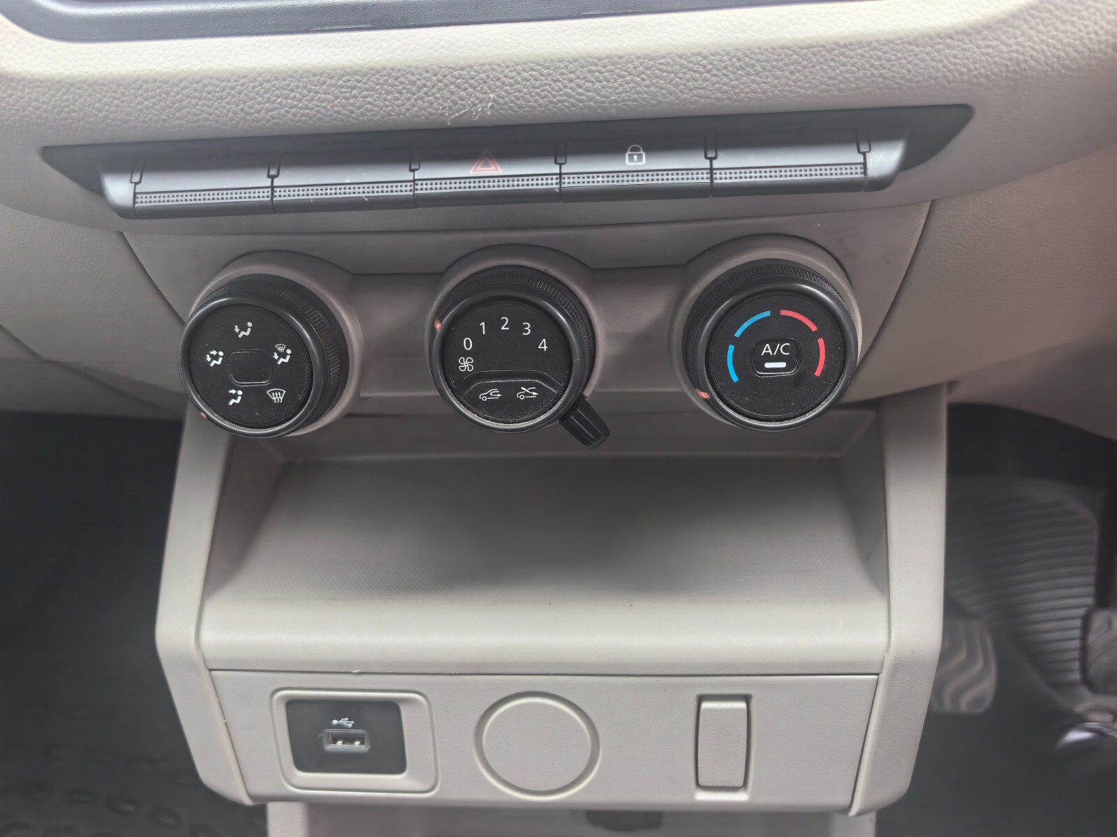 Renault Triber 1.0 EVOLUTION