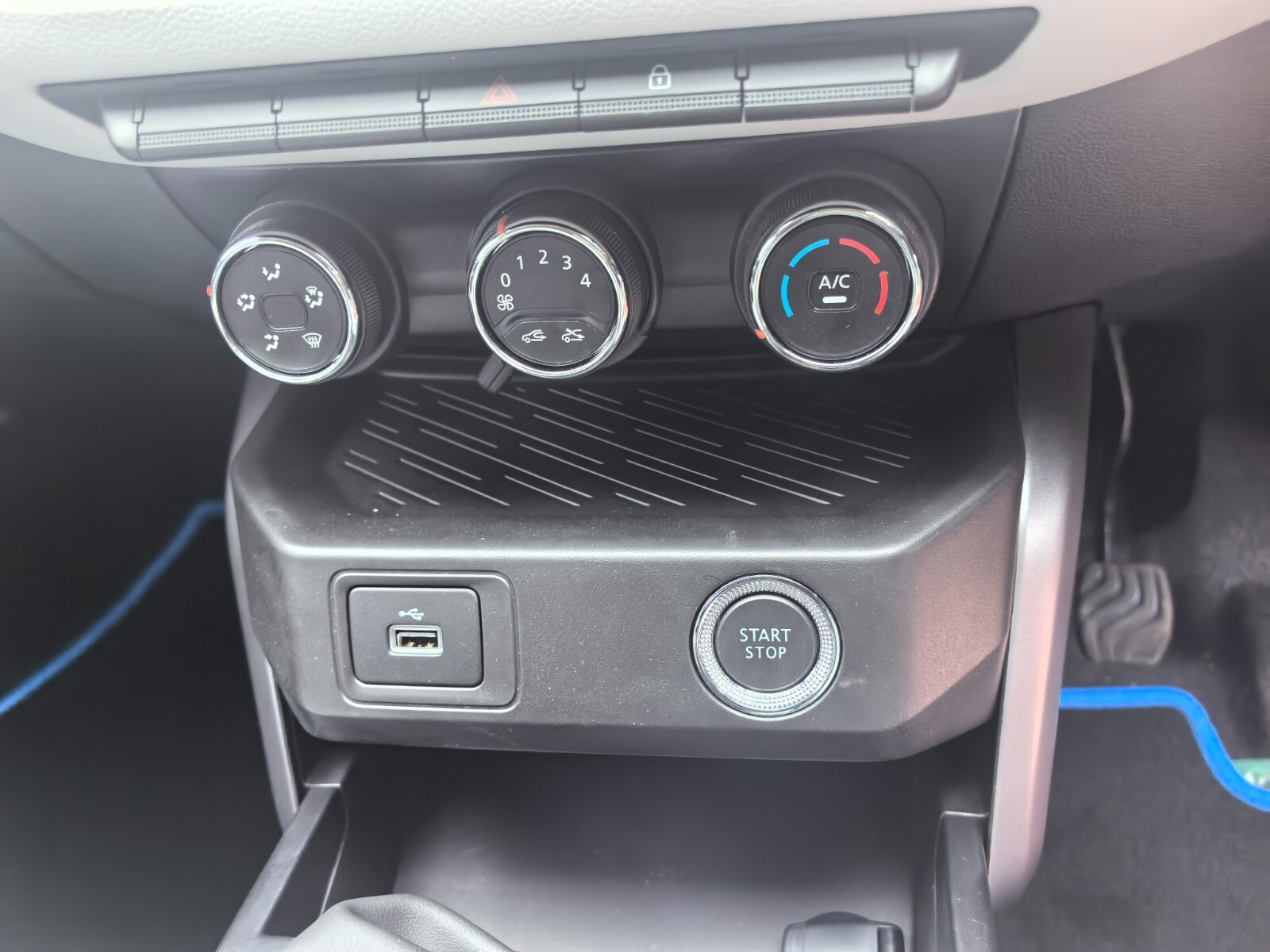 Renault KIGER 1.0 TECHNO MANUAL