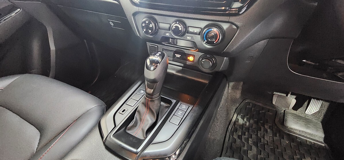 Isuzu D-Max 1.9 Ddi D/Cab 4×4 X-RIDER Black A/T RHD