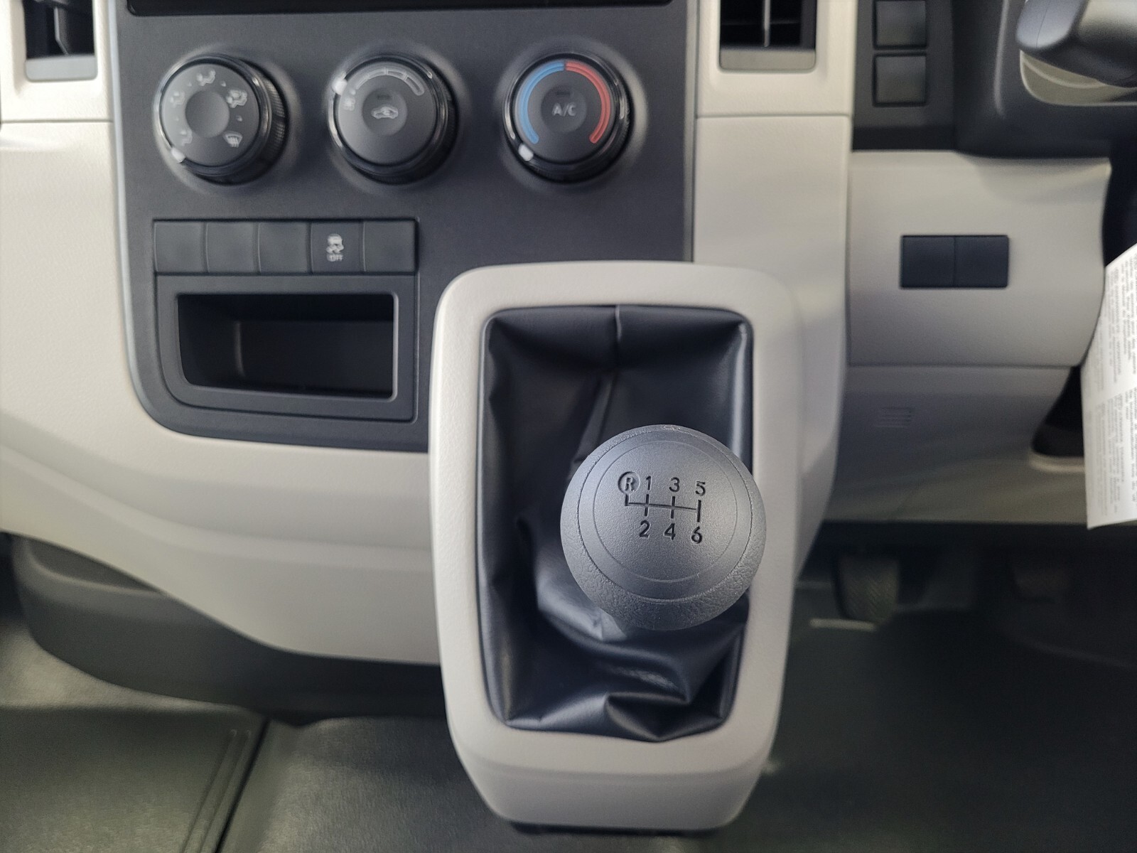 Toyota QUANTUM 2.8 SLWB PANEL VAN