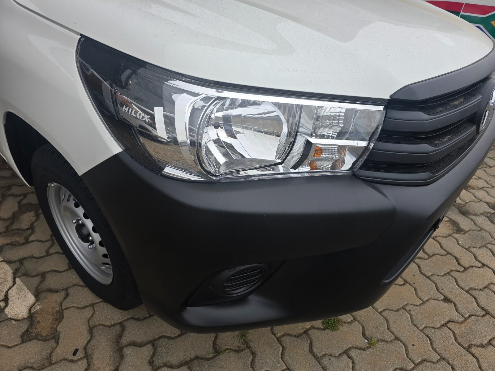 Toyota Hilux 2.4GD SINGLE CAB FLAT DECK