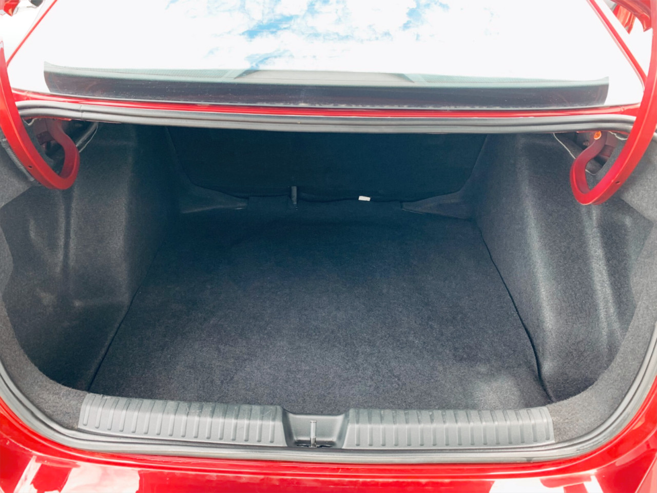 Volkswagen Polo SEDAN 1.6 AUTO