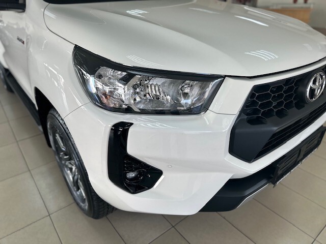 Toyota Hilux 2.4GD-6 DOUBLE CAB RAIDER MANUAL
