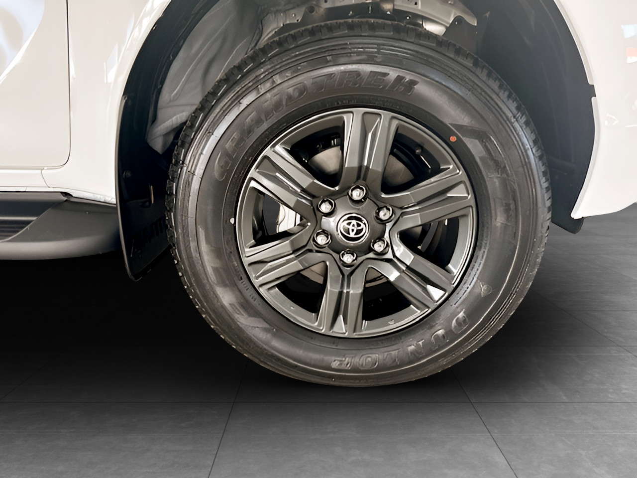 Toyota Hilux 2.4GD-6 DOUBLE CAB RAIDER MANUAL