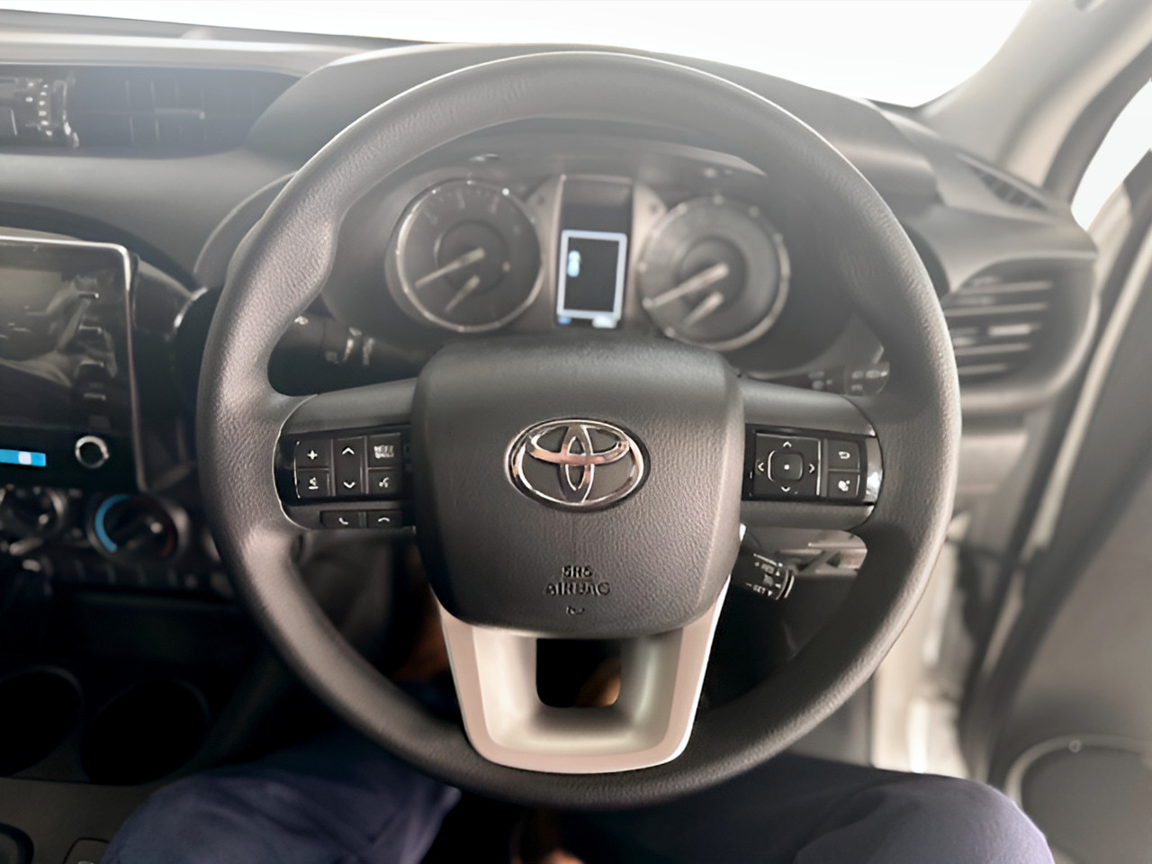 Toyota Hilux 2.4GD-6 DOUBLE CAB RAIDER MANUAL