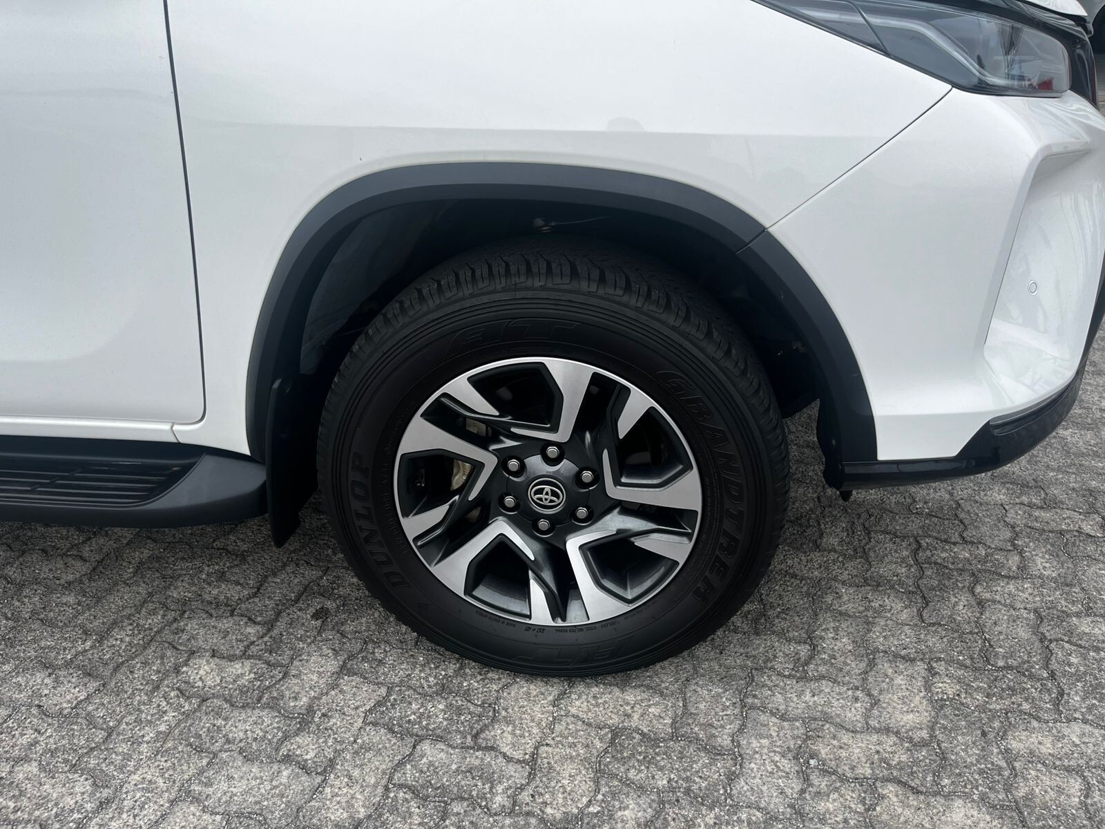 Toyota Fortuner 2.4GD-6 R/B A/T
