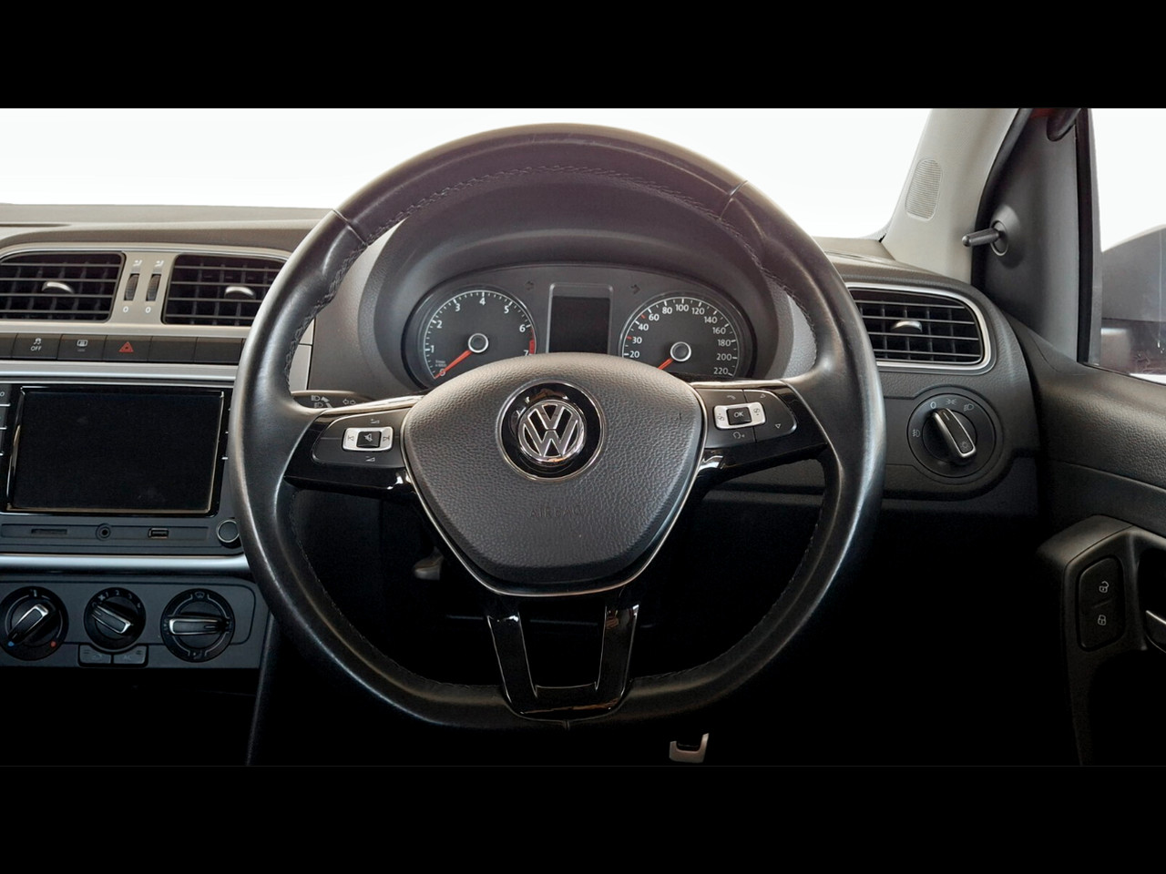 Volkswagen POLO VIVO HATCH 1.6 MAXX