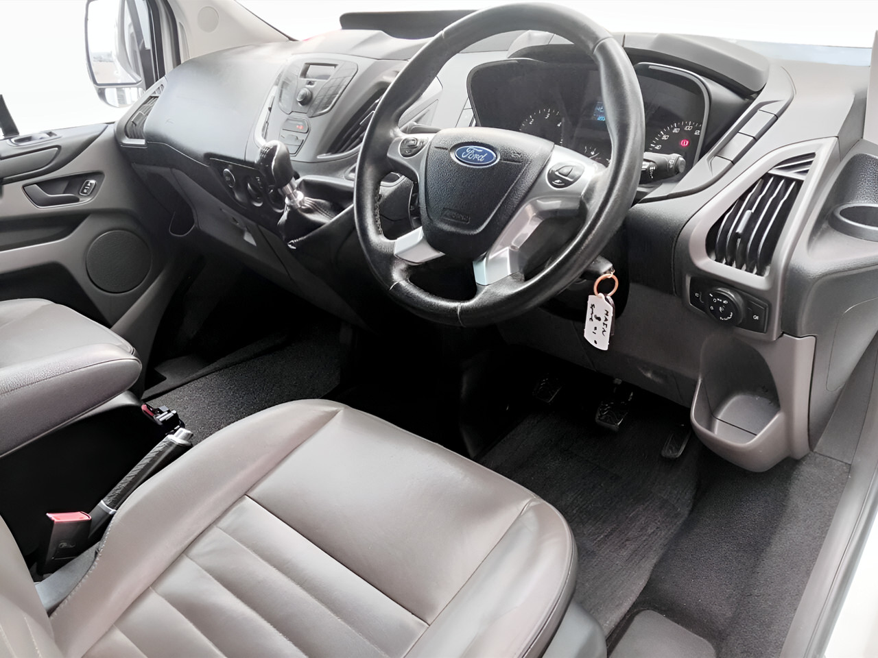 Ford Tourneo Custom 2.2TDCI SWB LIMITED