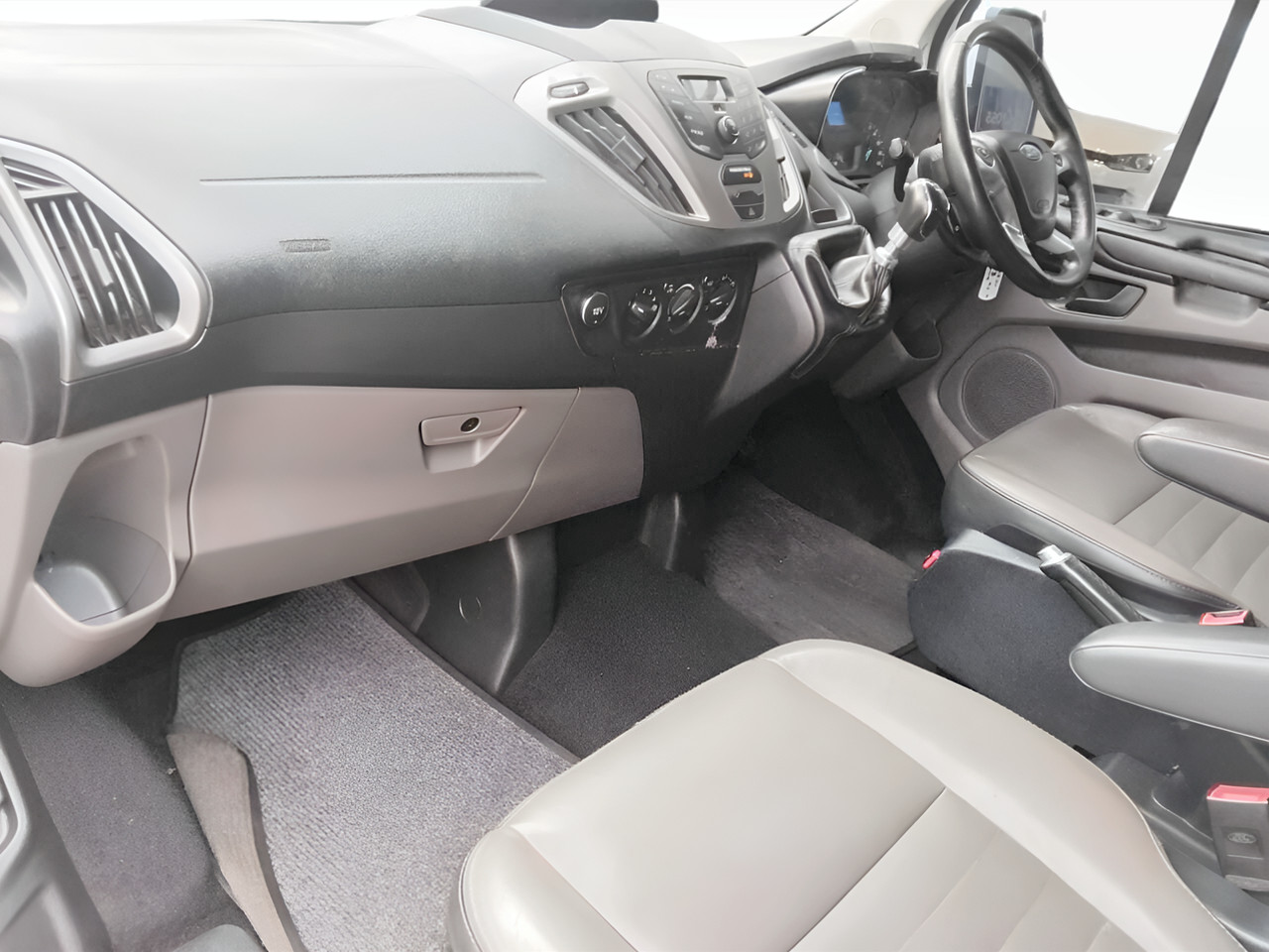 Ford Tourneo Custom 2.2TDCI SWB LIMITED