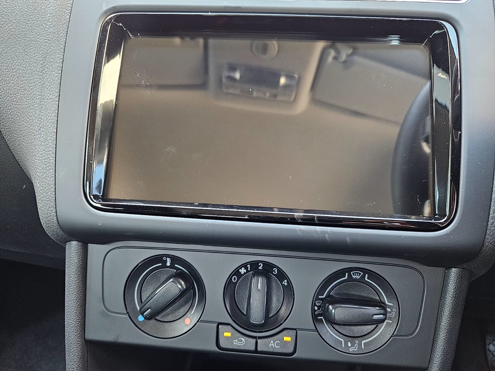 Volkswagen POLO VIVO HATCH 1.4