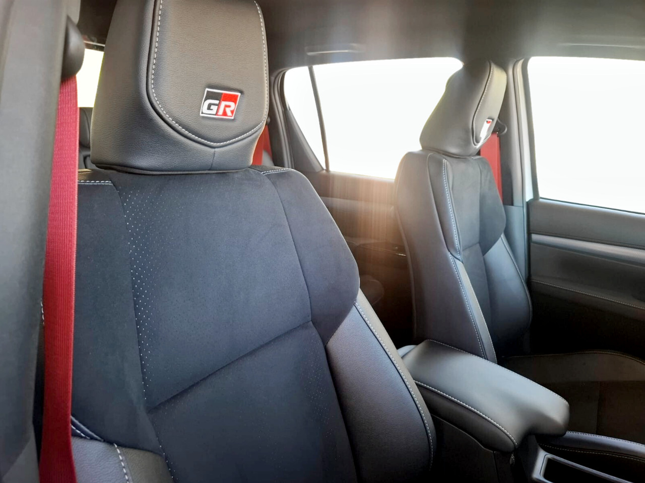 Toyota Hilux 2.8GD-6 DOUBLE CAB 4X4 GR-SPORT