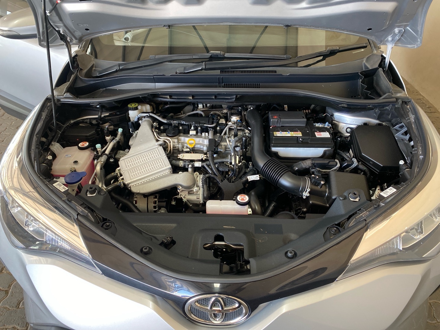 Toyota C-HR 1.2T PLUS AUTO