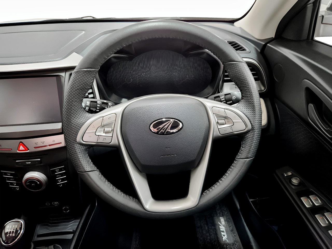 Mahindra XUV300 1.2T W6