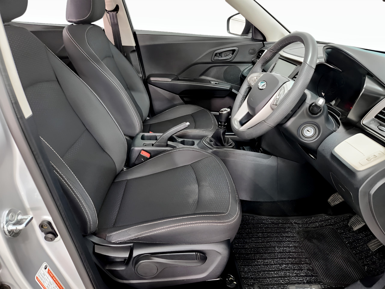 Mahindra XUV300 1.2T W6