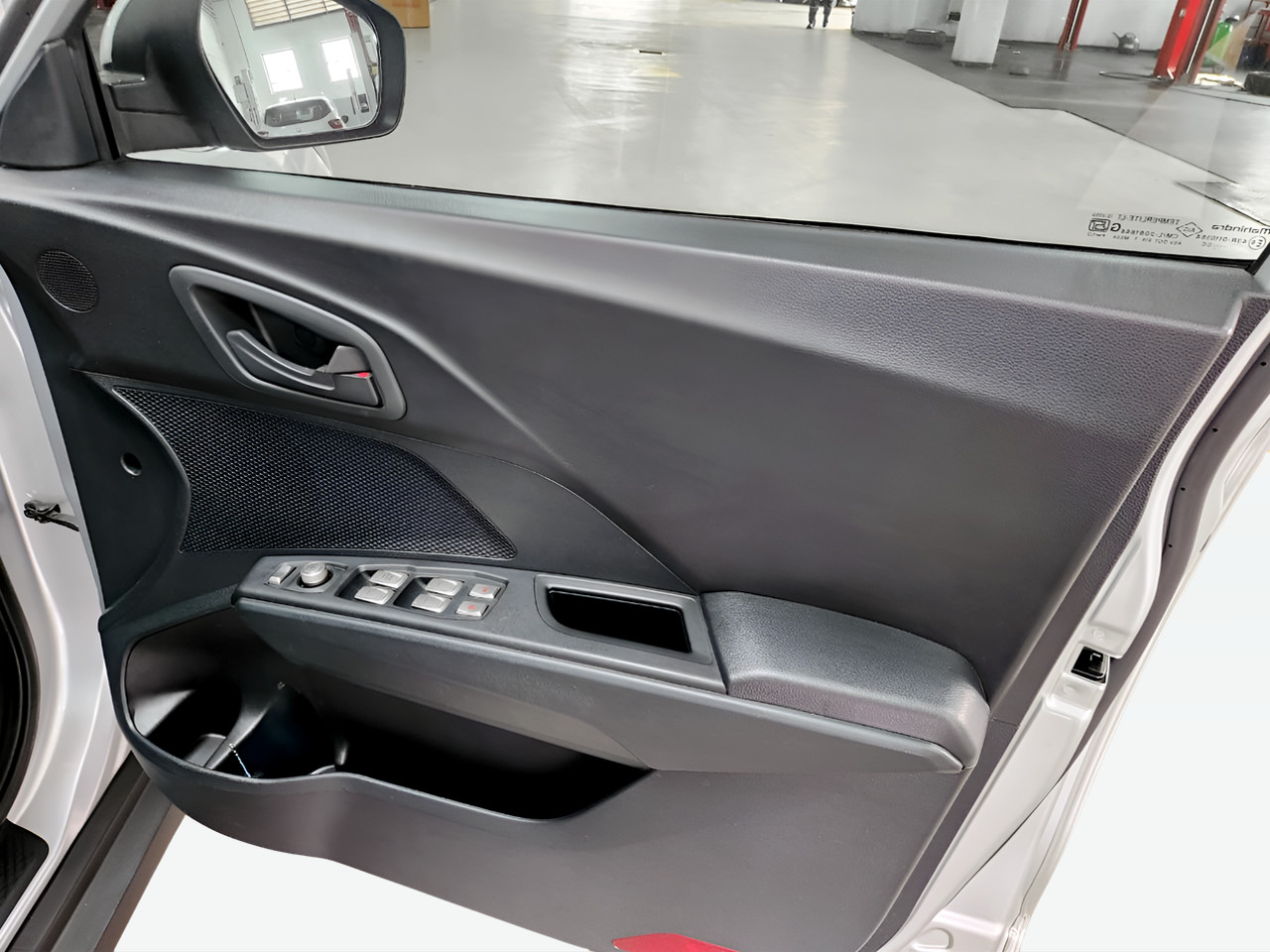 Mahindra XUV300 1.2T W6