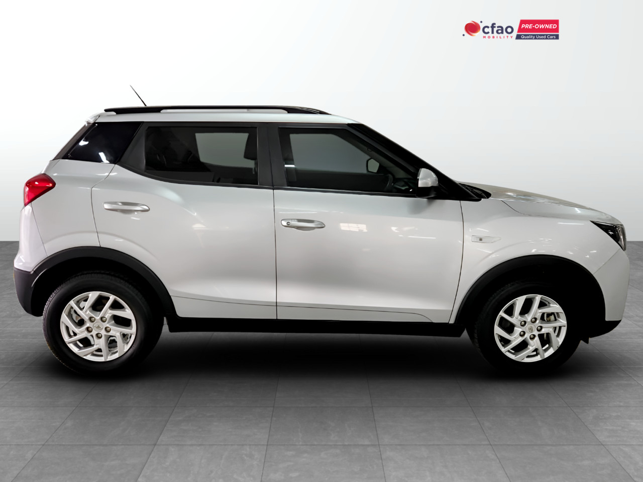 Mahindra XUV300 1.2T W6