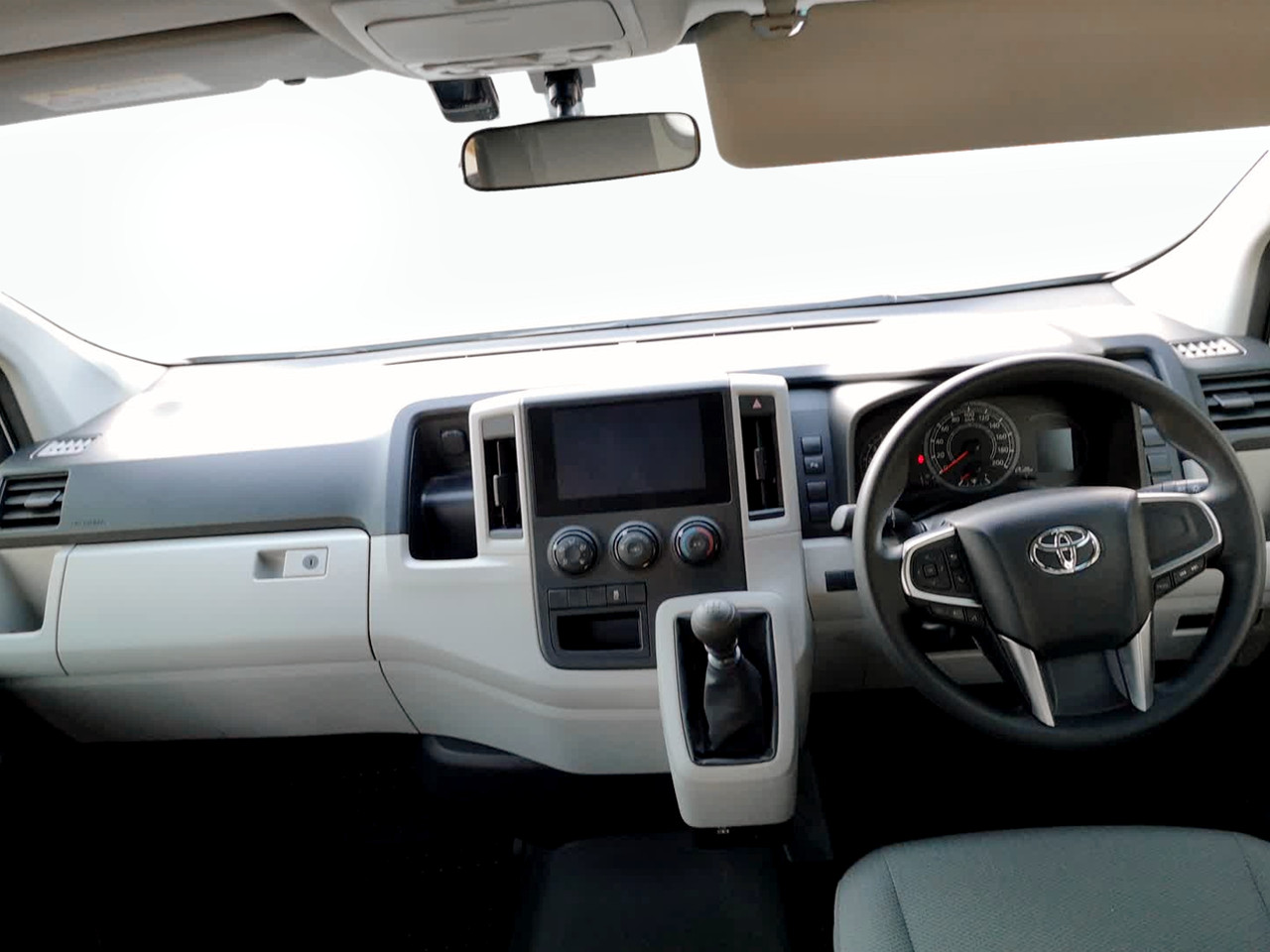 Toyota QUANTUM 2.8 LWB CREWCAB F/C P/V