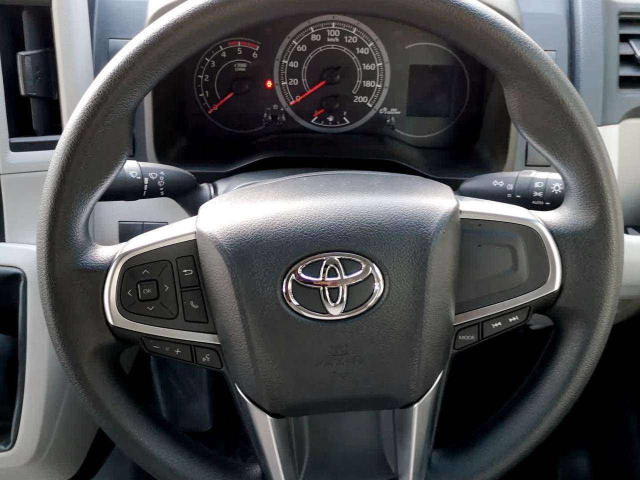 Toyota QUANTUM 2.8 LWB CREWCAB F/C P/V
