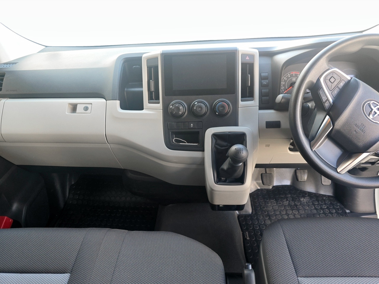 Toyota QUANTUM 2.8 LWB PANEL VAN MANUAL