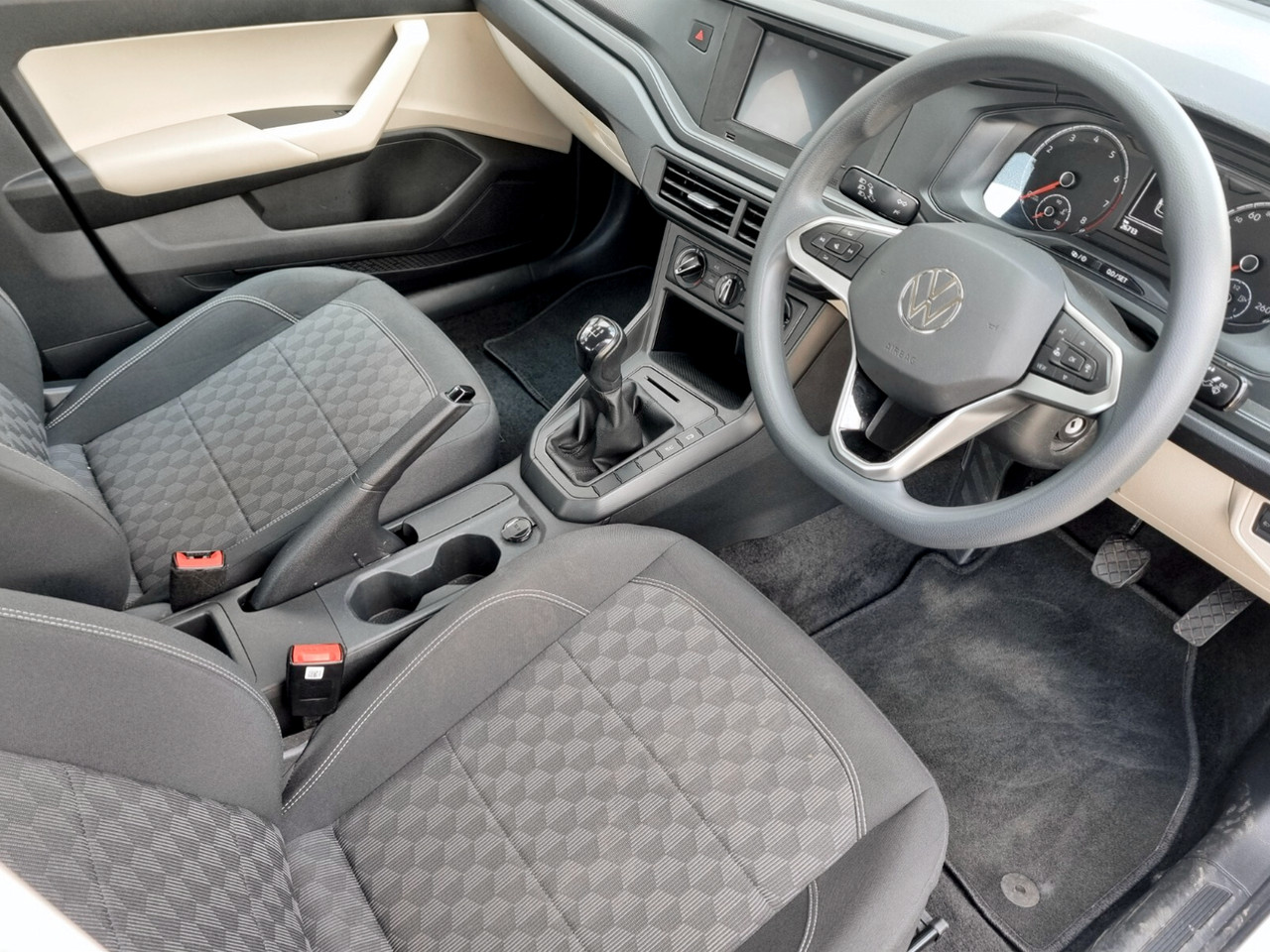 Volkswagen Polo SEDAN 1.6 MANUAL