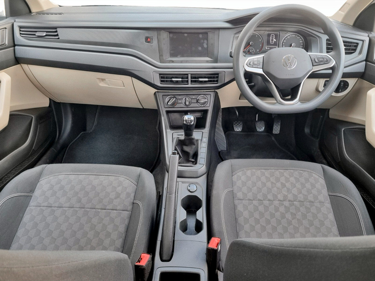 Volkswagen Polo SEDAN 1.6 MANUAL