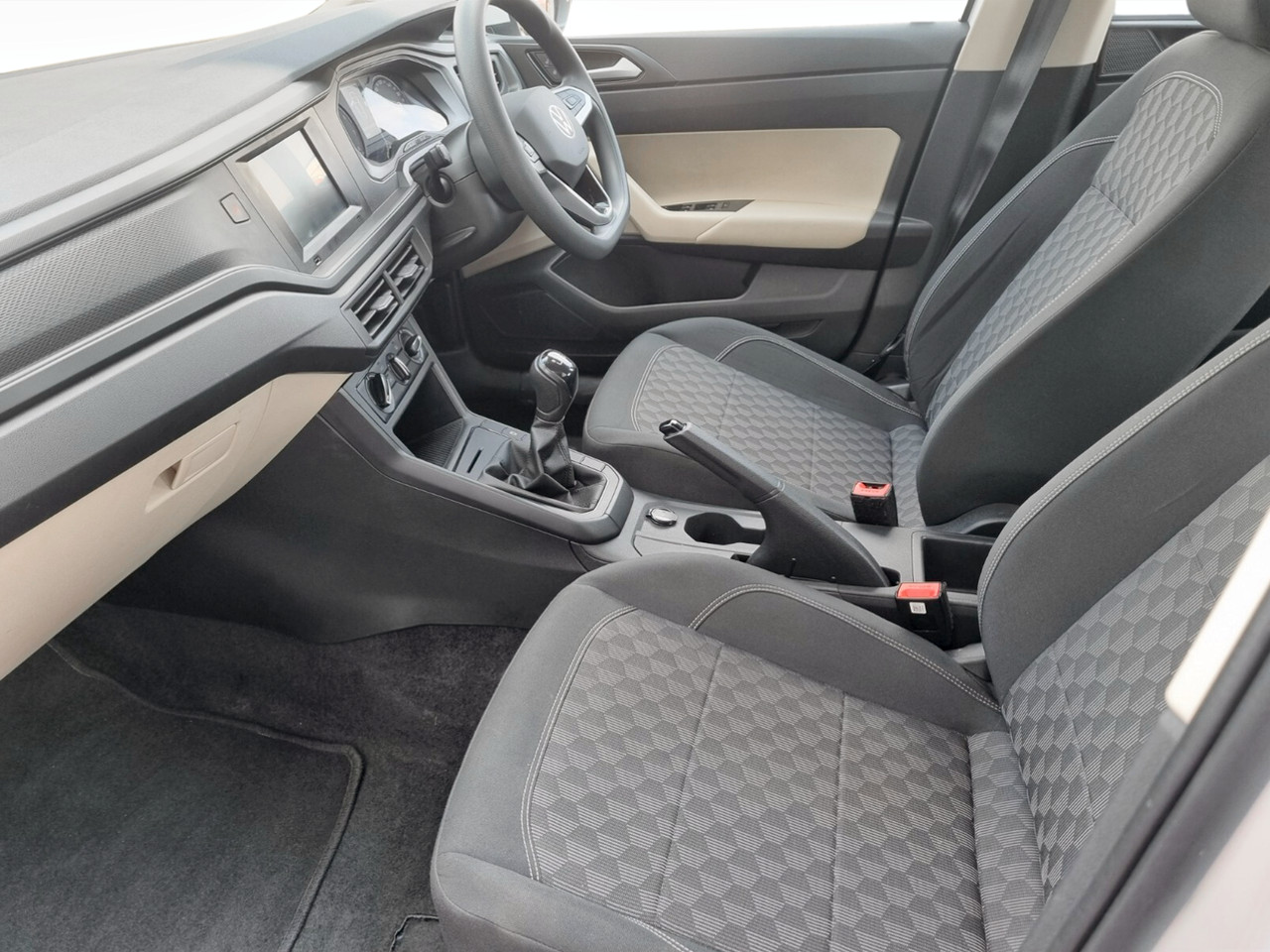 Volkswagen Polo SEDAN 1.6 MANUAL