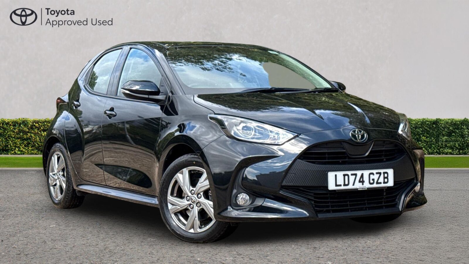Toyota Yaris listing photo