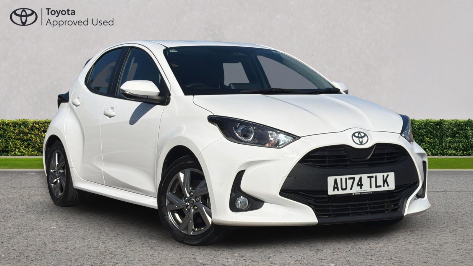 Toyota Yaris listing photo