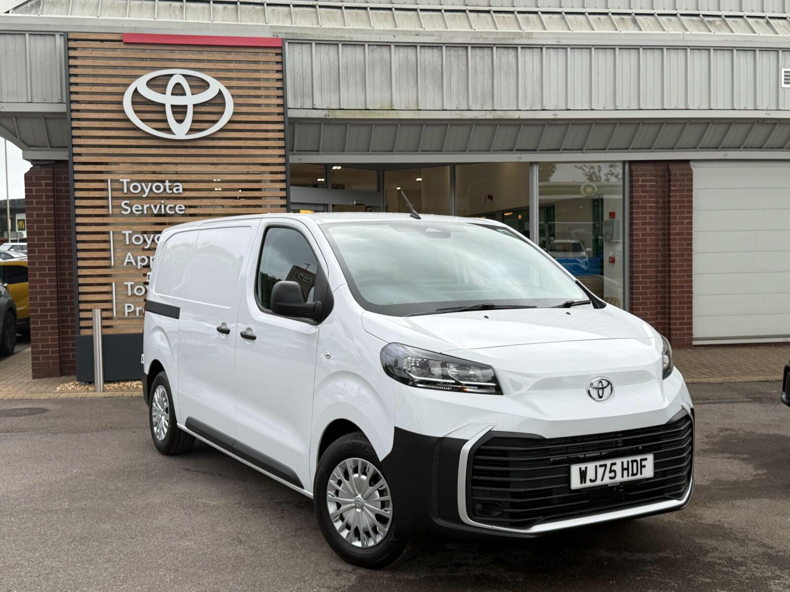 Toyota Proace listing photo