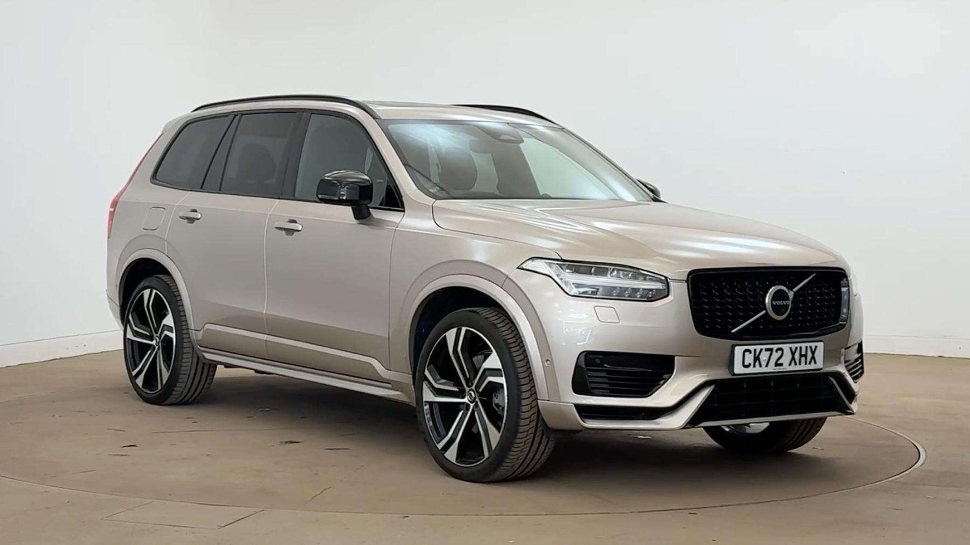 Volvo XC90 listing photo